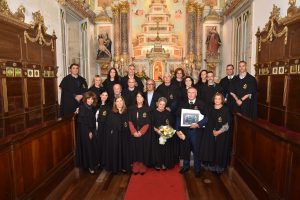 Grupo de participantes na Igreja da Misericórdia.