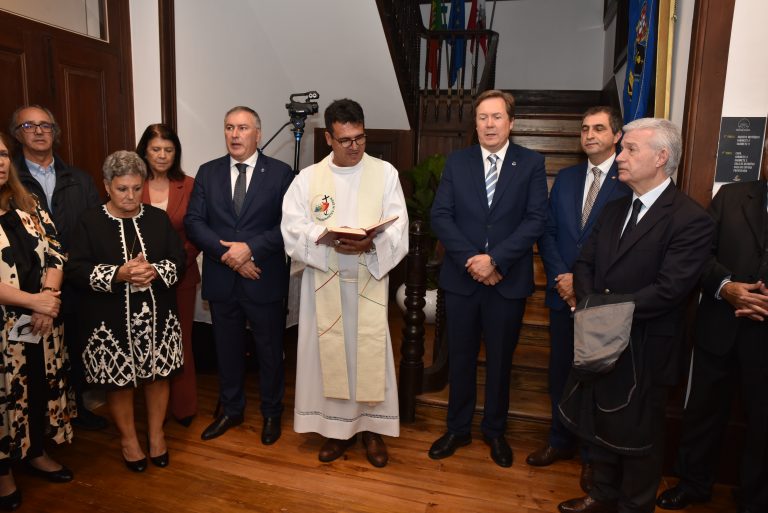 Participantes reunidos durante a celebração do Dia da Misericórdia e do Colaborador.
